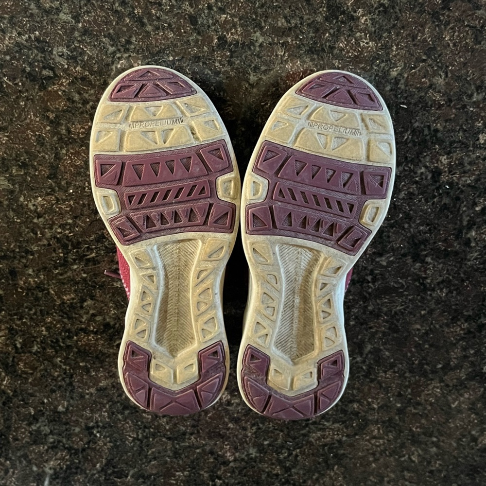 APL Techloom Breeze Burgundy Sneakers - Picture 8 of 8